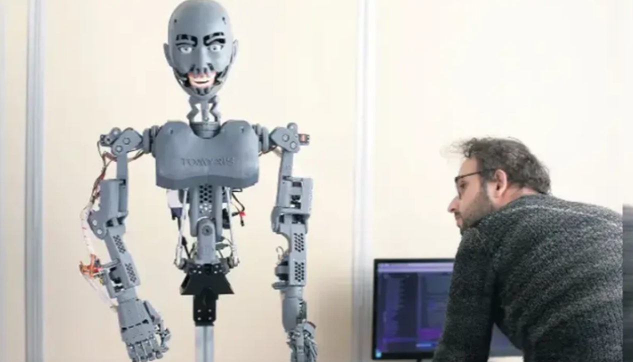 Yerli insansı robot ‘Tomyris’ Bursa’da tanıtıldı